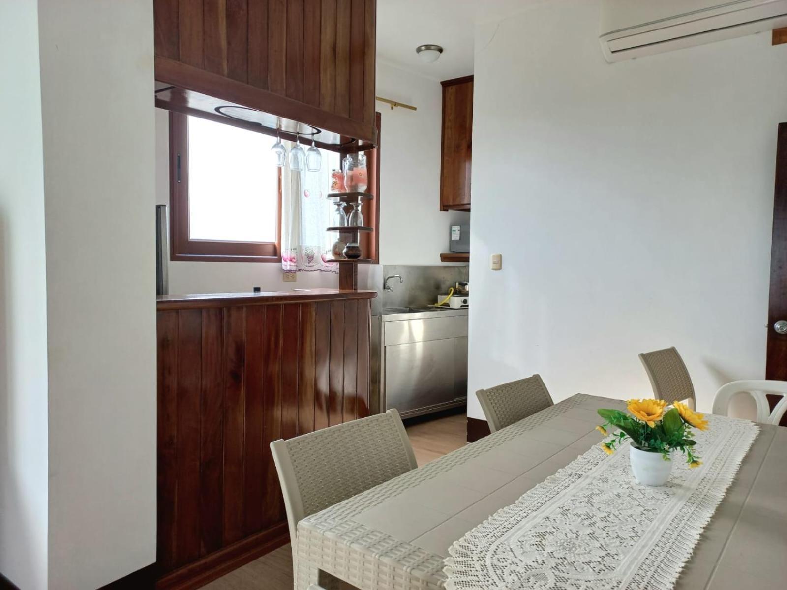 V&V House Apartment Puerto Villamil Exterior photo